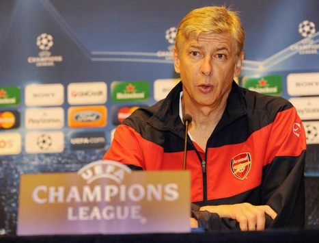 Arsenal Teknik Direktörü Arsene Wenger, AZ Alkmaar deplasmanı öncesinde basın toplantısında (Getty Images)