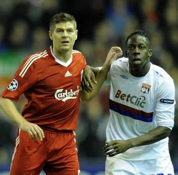 Şampiyonlar Ligi: Steven Gerrard (Liverpool) - Aly Cissokho (Lyon)