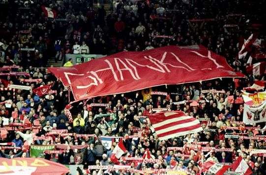 Liverpool fans with Bill Shankly banner (Getty Images)