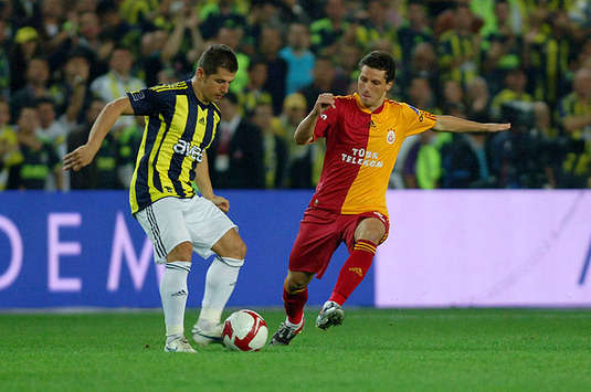 Turkcell Süper Lig: Emre Belözoğlu (Fenerbahçe) - Elano Blumer (Galatasaray) (galatasaray.org)