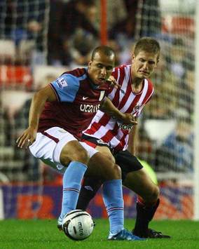 CC: Gabriel Agbonlahor - Michael Turner, Sunderland - Aston Villa (Getty Images)