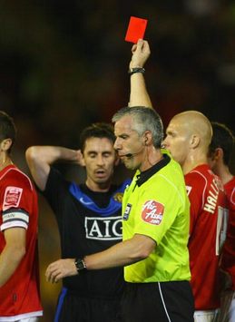 CC: Gary Neville, Barnsley - Manchester United (Getty Images)