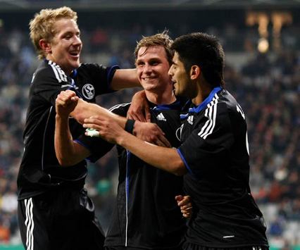 Kinderquatsch mit Felix: Holtby, Höwedes, Zambrano freut's (Bongarts/Getty-Images)