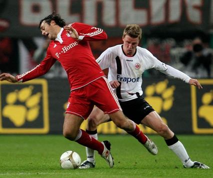 Franz und Toni geraten im Pokal aneinander (Bongarts / Getty-Images)