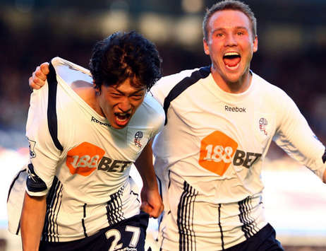 Lee Chung-yong and Matt Taylor of Bolton Wanderers(Getty Images)