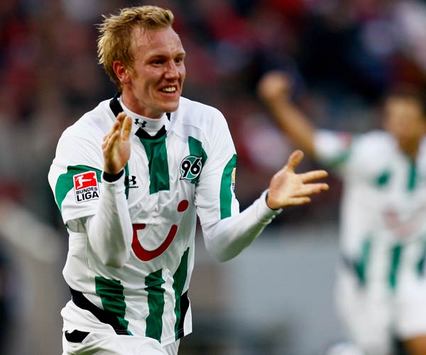 Bundesliga: Jan Rosenthal, Hannover 96 cheers about goal against 1. FC Köln (Bongarts/Getty-Images)
