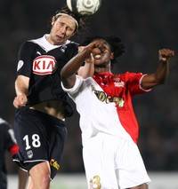 Ligue 1 : Jaroslav Plasil (Bordeaux) vs Julio Nkoulou (Monaco)