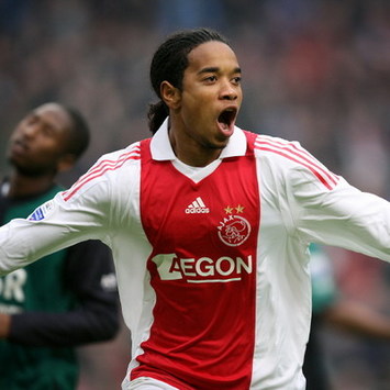 Urby Emanuelson celebrates during Ajax's thumping 5-1 win over Ajax (foto PROSHOTS)