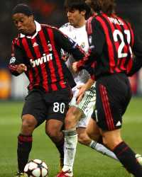Champions League : Ronaldinho (Milan AC) vs Kaka (Real Madrid)