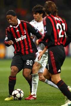 Champions League : Ronaldinho (Milan AC) vs Kaka (Real Madrid)
