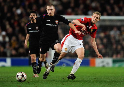 CL:Pavel Mamaev - Darren Fletcher, Manchester United v CSKA Moscow (Getty Images)