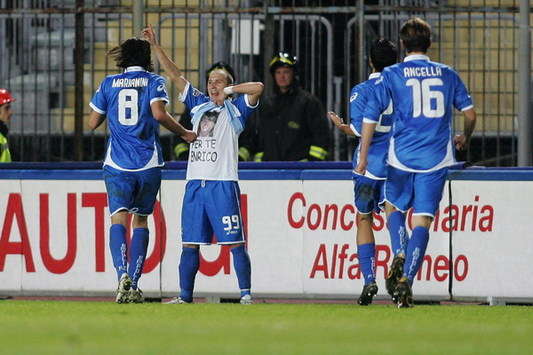 L'esultanza di Coralli, festeggiato da Marianini e Ancella, dopo il suo goal nel 2-0 dell'Empoli alla Reggina (Getty Images)