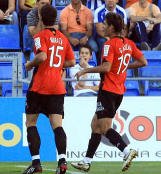 Mairata y David Bauzá celebran con el Gimnàstic de Tarragona en la Liga Adelante