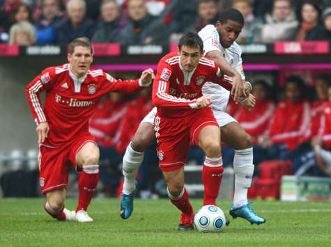 Bundesliga: Bayern vs Schalke 05, Klose, Farfan, Schweinsteiger (Getty Images/Bongarts)