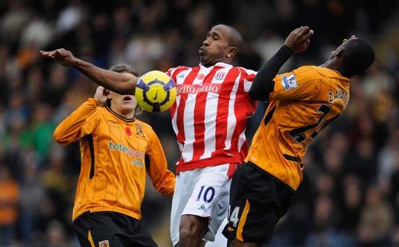EPL: Ricardo Fuller - Kamil Zayatte, Hull - Stoke City (Getty Images)