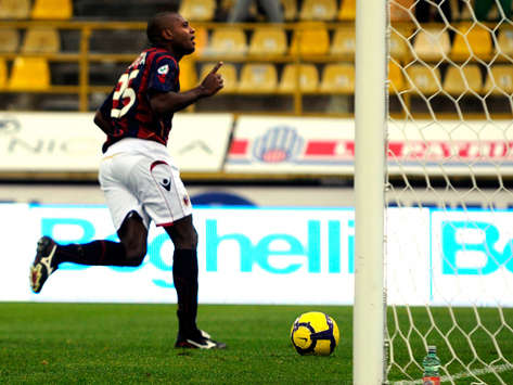 Marcelo Zalayeta celebra la sua doppietta in Bologna-Palermo (Getty Images)