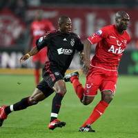 Eyong Enoh vs Blaise N'Kufo, FC Twente - Ajax (Foto PROSHOTS)