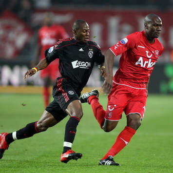 Eyong Enoh vs Blaise N'Kufo, FC Twente - Ajax (Foto PROSHOTS)