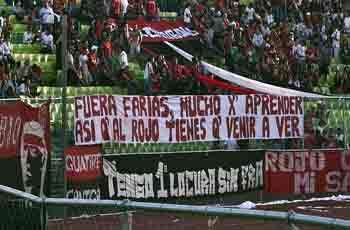 Pancarta contra C&eacute;sar Far&iacute;as