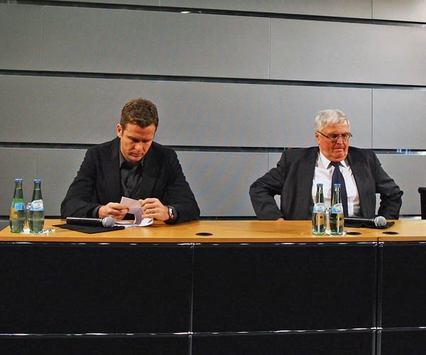 DFB Press conference Oliver Bierhoff & Theo Zwanziger on suicide of Robert Enke (Bongarts/Getty-Images)