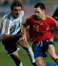 Leandro Somoza, Andres Iniesta, Spain, Argentina, 2006 (Getty Images)