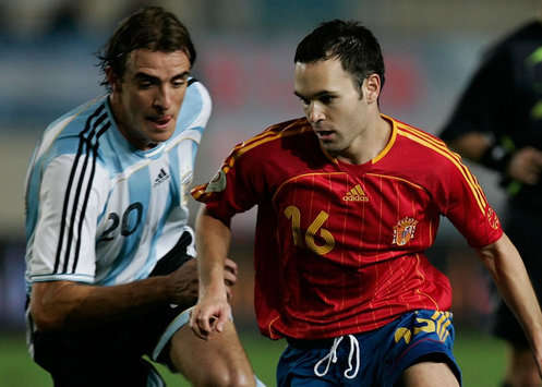 Leandro Somoza, Andres Iniesta, Spain, Argentina, 2006 (Getty Images)