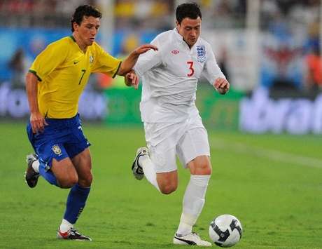 Elano, Wayne Bridge, Brazil v England (Getty Images)