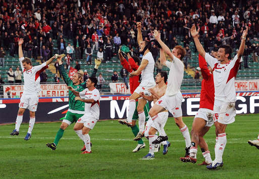 Esultanza di gruppo per il Bari (Getty Images)