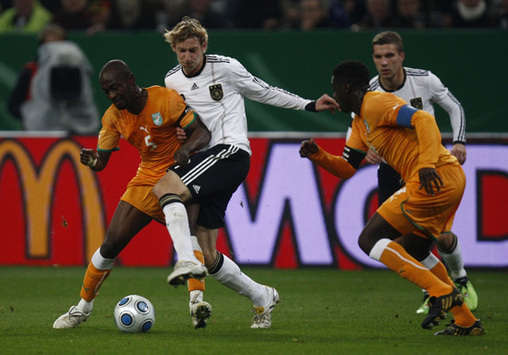 Hazırlık maçı: Stefan Kiessling (Almanya) - Kolo Toure (Fil Dişi Adaları) (Bongarts/Getty Images)