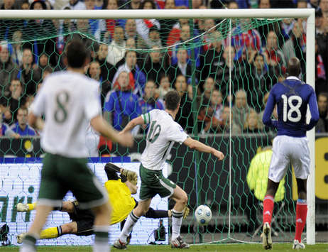 Robbie Keane Goal (France vs Ireland)