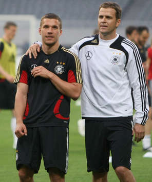 Lukas Podolski und Oliver Bierhoff, gemeinsam bei der DFB-Auswahl (Bongarts/Getty Images)