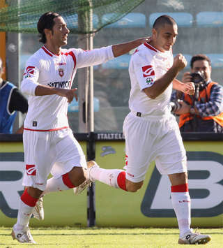 L'attaccante dell'Ancona, Salvatore Mastronunzio, festeggia un goal (Getty Images)