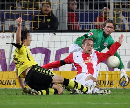 Almanya: Mats Hummels (Borussia Dortmund) - Nikolce Noveski & Heinz Müller (Mainz) (Bongarts/Getty-Images)