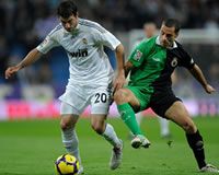 Gonzalo Higuain, Mehdi Lacen, Real Madrid, Racing Santander (Getty Images)