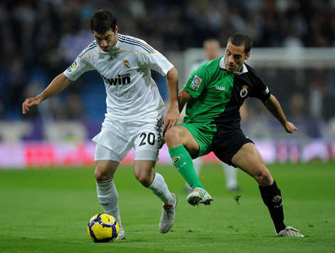 Gonzalo Higuain, Mehdi Lacen, Real Madrid, Racing Santander (Getty Images)