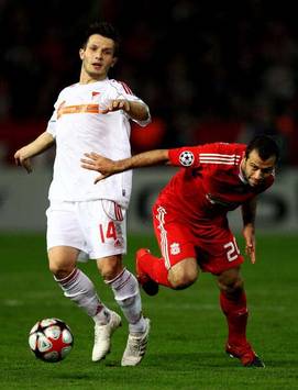 CL: Gergely Rudolf - Javier Mascherano, Debrecen v Liverpool (Getty Images)