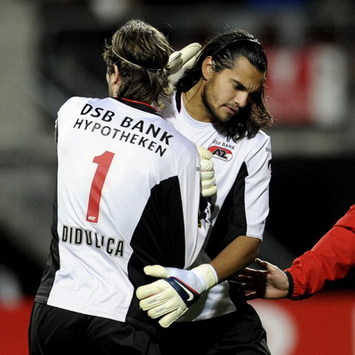 Joey Didulica en Sergio Romero, AZ Alkmaar (foto PROSHOTS)