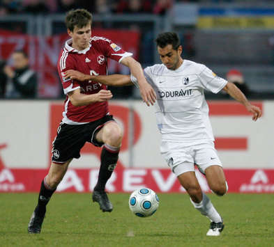 Bundesliga: 1. FC Nürnberg - SC Freiburg, Havard Nordtveit; Yacine Abdessadki (Getty Images)