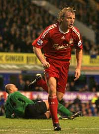 EPL: Dirk Kuyt, Everton - Liverpool (Getty Images)