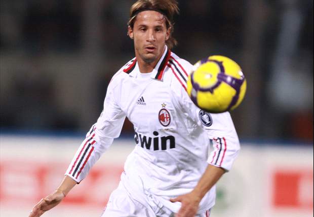 Luca Antonini masih berharap bisa memperkuat Milan hingga bertahun-tahun lagi
