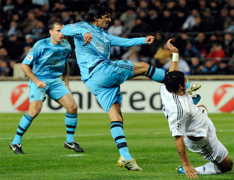 Lucho Gonzalez vs Marcelo (Marseille VS Real Madrid)