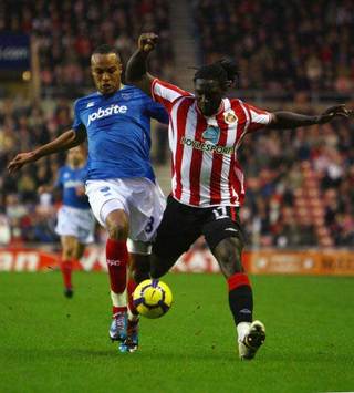EPL: Kenwyne Jones - Younes Kaboul, Sunderland - Portsmouth (Getty Images)