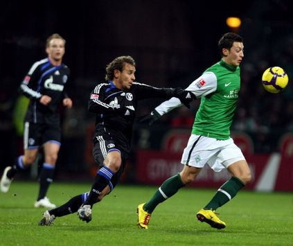 Will sich auch in Zukunft in Bremen behaupten: Mesut Özil (Getty Images, Bongarts)