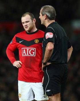 EPL: Martin Atkinson - Wayne Rooney, Manchester United v Aston Villa (Getty Images)