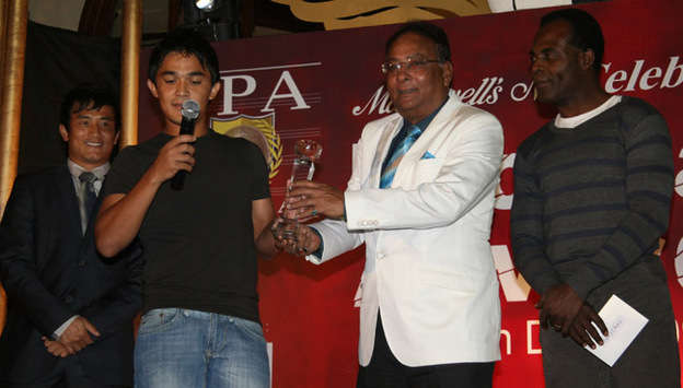 The Big Fish: Sunil Chhetri Bags the Best Indian Player At The FPAI Awards (Mango Peel)