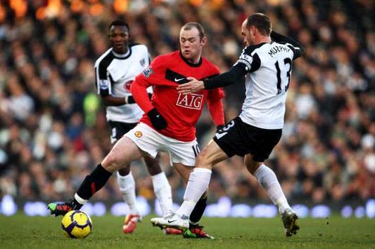 EPL: Wayne Rooney - Danny Murphy, Fulham - Manchester United (Getty Images)