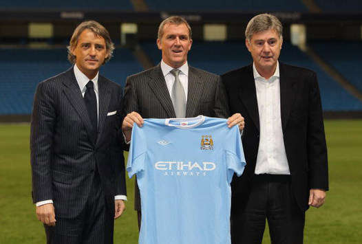 Roberto Mancini & Garry Cook & Brian Kidd - Manchester City (Getty Images)