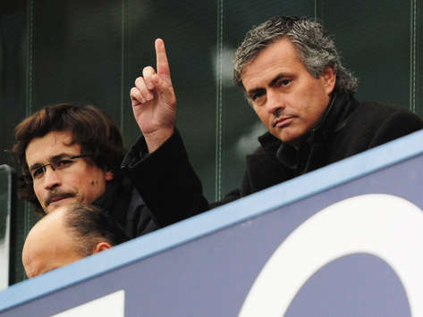Josè Mourinho segue Chelsea-Fulham con il suo assistente Rui Faria (Getty Images)