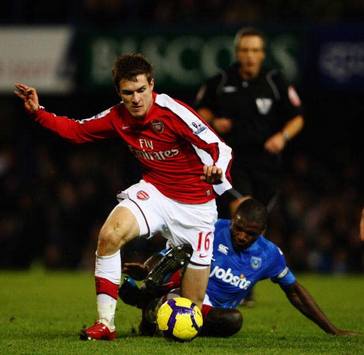 EPL: Aaron Mokoen - Aaron Ramsey, Portsmouth - Arsenal (Getty Images)