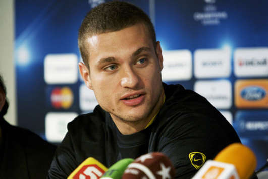 Manchester United defender Nemanja Vidic faces the press. (Getty Images)